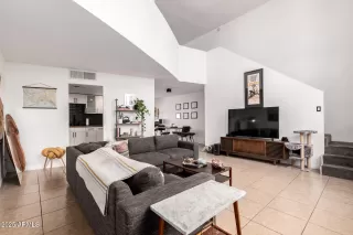 Photo #6: 6922357 Listing