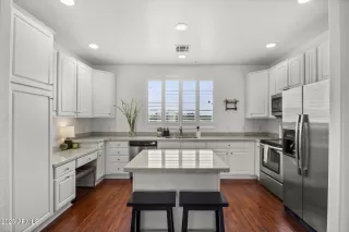 Photo #3: 6922432 Listing