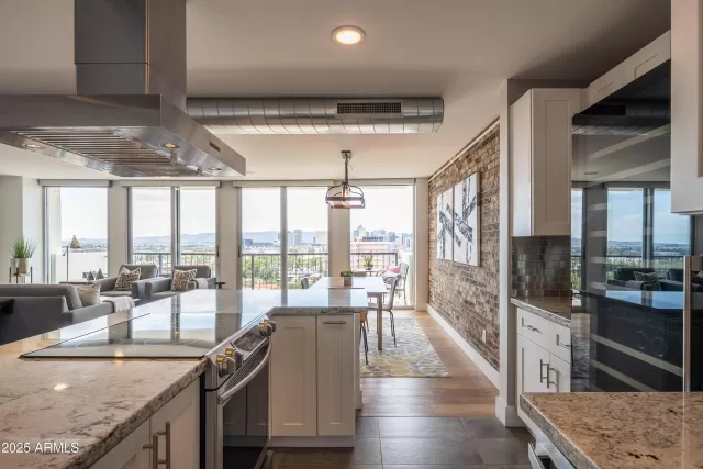 MLS: 6922500 Condo For Sale