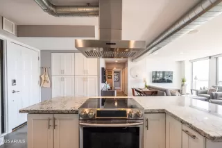 Photo #4: 6922500 Listing