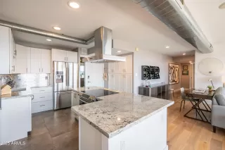 Photo #5: 6922500 Listing