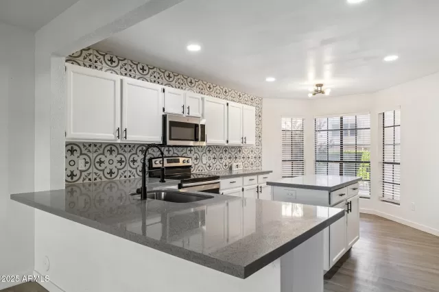 MLS: 6922672 Condo For Sale