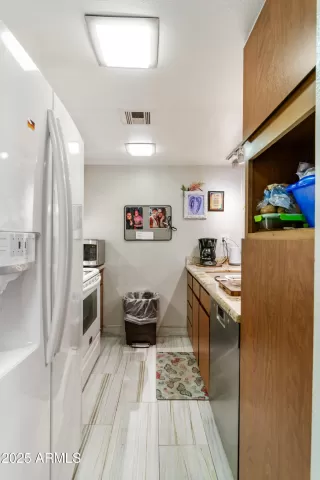 Photo #5: 6922910 Listing