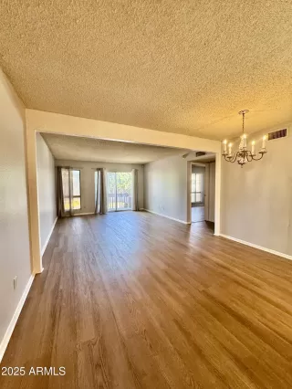 Photo #5: 6923322 Listing