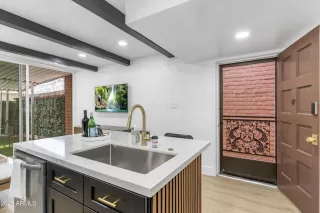 Photo #3: 6923471 Listing 