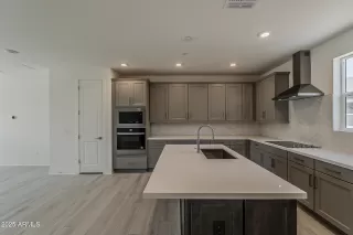 Photo #4: 6923684 Listing