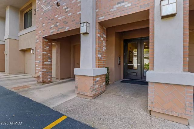 MLS: 6923853 Condo For Sale