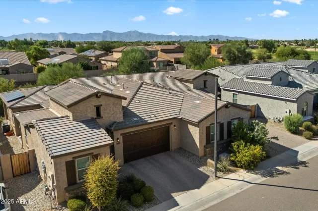 MLS: 6924102 Condo For Sale