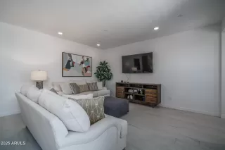 Photo #3: 6924237 Listing