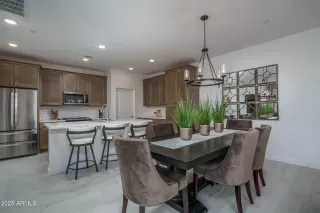 Photo #5: 6924237 Listing