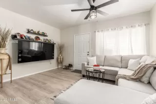 Photo #6: 6924265 Listing