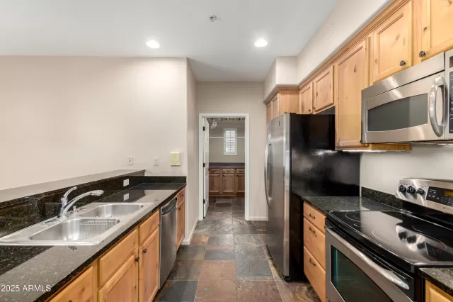 MLS: 6924319 Condo For Sale