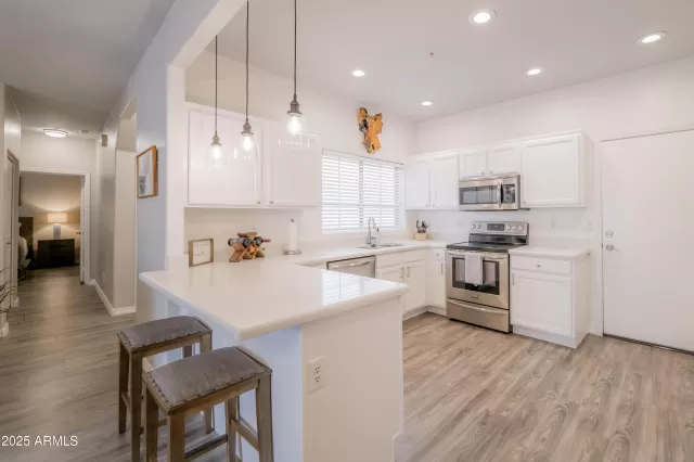 MLS: 6924332 Condo For Sale