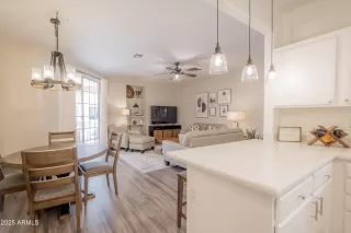 Photo #4: 6924332 Listing