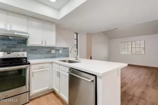 Photo #5: 6924350 Listing 