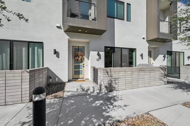 MLS: 6924374 Condo For Sale