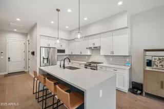 Photo #1: 6924374 Listing 