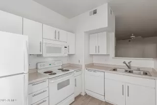 Photo #6: 6924627 Listing