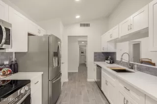 Photo #5: 6924660 Listing 