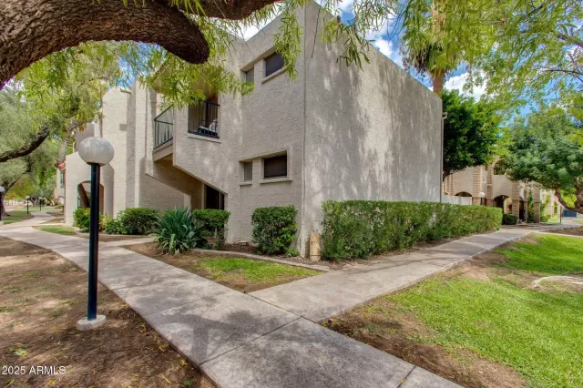 MLS: 6924889 Condo For Sale