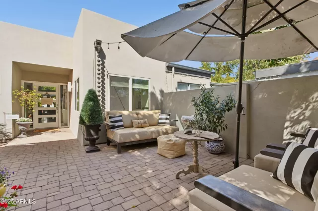 MLS: 6924943 Condo For Sale