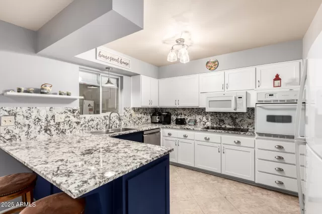 MLS: 6924947 Condo For Sale