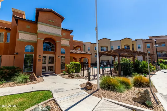 MLS: 6925028 Condo For Sale