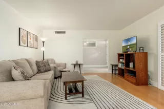 Photo #6: 6925080 Listing 