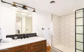 Photo #3: 6925122 Listing 