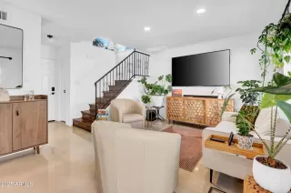 Photo #4: 6925188 Listing 