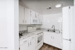 Photo #3: 6925432 Listing 