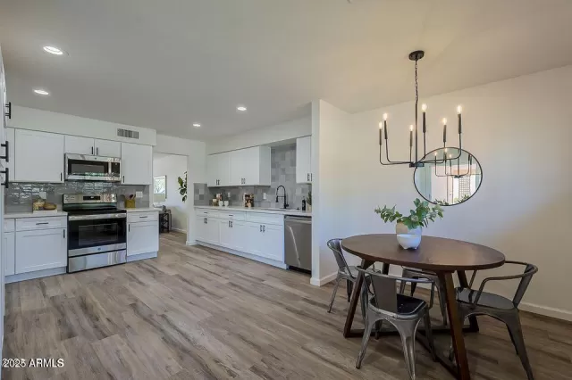 MLS: 6925438 Condo For Sale