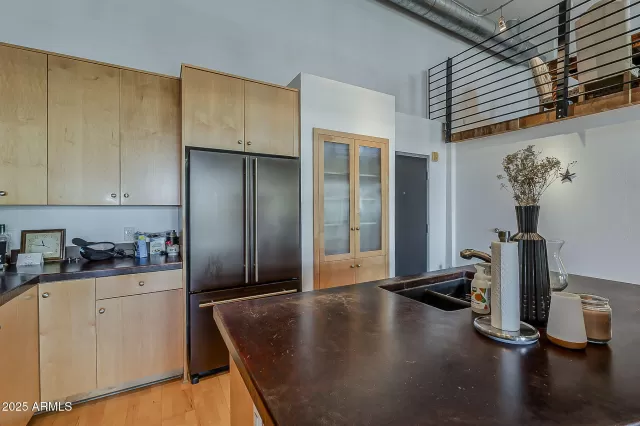 MLS: 6925573 Condo For Sale