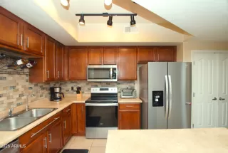 Photo #4: 6925708 Listing