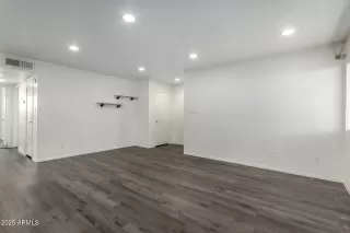 Photo #6: 6925779 Listing