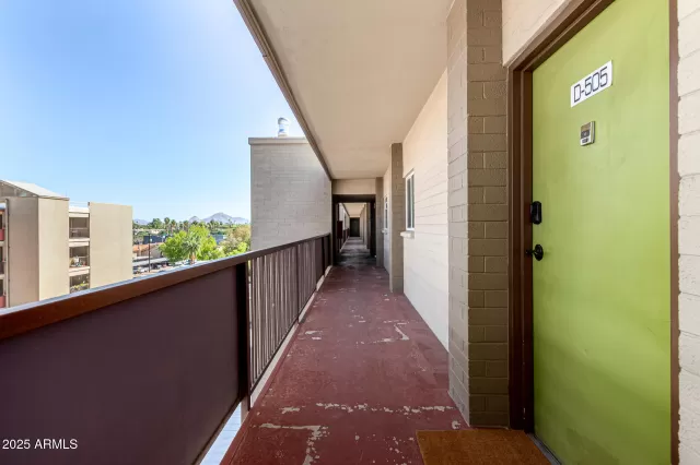 MLS: 6925844 Condo For Sale