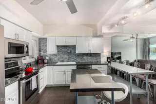 Photo #2: 6925844 Listing