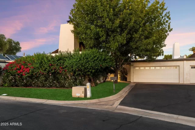 MLS: 6925915 Condo For Sale