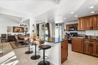 Photo #4: 6925915 Listing