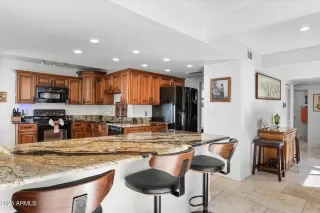 Photo #5: 6925915 Listing