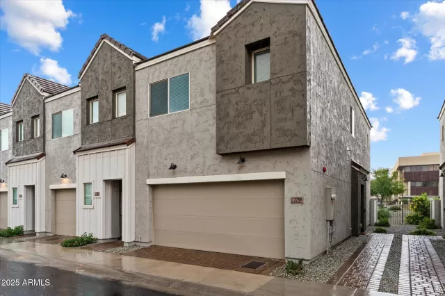 MLS: 6926289 Condo For Sale