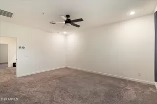 Photo #6: 6926289 Listing