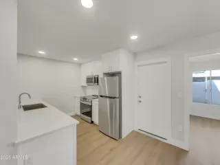 Photo #5: 6926301 Listing