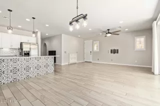 Photo #4: 6926516 Listing