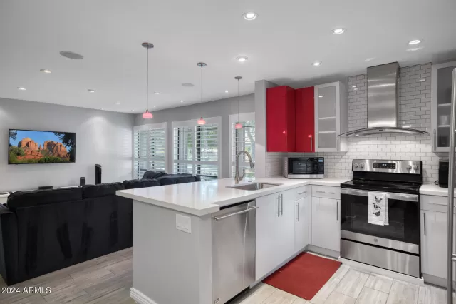 MLS: 6926667 Condo For Sale