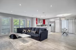 Photo #5: 6926667 Listing 