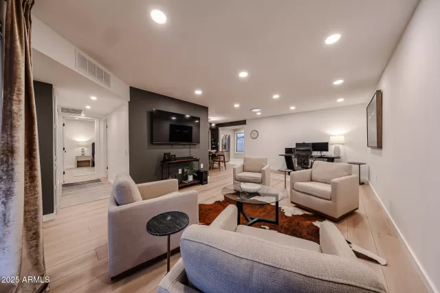 MLS: 6926698 Condo For Sale