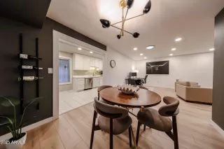 Photo #4: 6926698 Listing