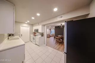 Photo #6: 6926698 Listing