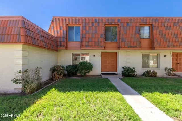 MLS: 6926733 Condo For Sale